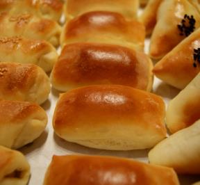 30 hot dog pastries
