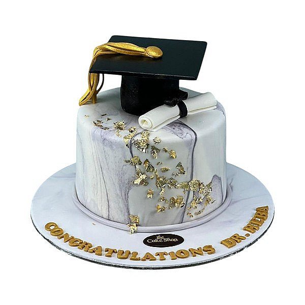 A graduation-themed cake 22